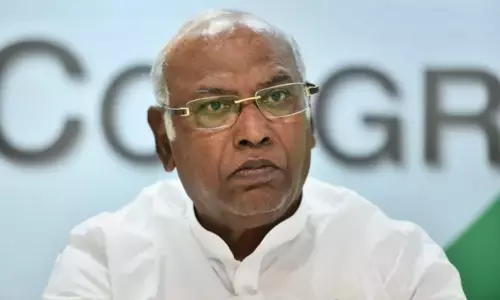 2022-அற்புதமான ஆண்டு அல்ல; சாமானியருக்கு துயரமான ஆண்டு - பிரதமர் மோடிக்கு மல்லிகார்ஜுன கார்கே பதில்