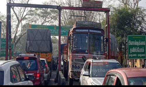 திம்பம் மலைப்பாதையில் தொடரும் போக்குவரத்து பாதிப்பு;குறுகலான கொண்டை ஊசி வளைவுகள் அகலப்படுத்தப்படுமா?