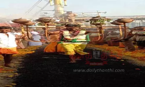 கோபி மொடச்சூர் தான்தோன்றி அம்மன் கோவில் குண்டம் விழா;திரளான பக்தர்கள் தீ மிதித்து நேர்த்திக்கடன் கோபி மொடச்சூர் தான்தோன்றி அம்மன் கோவில் குண்டம் விழா;திரளான பக்தர்கள் தீ மிதித்து நேர்த்திக்கடன்