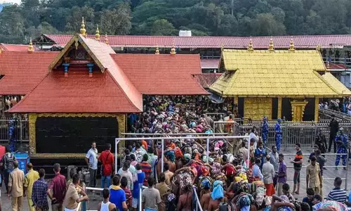 மகரவிளக்கு பூஜை: சபரிமலை கோவில் நடை இன்று திறப்பு