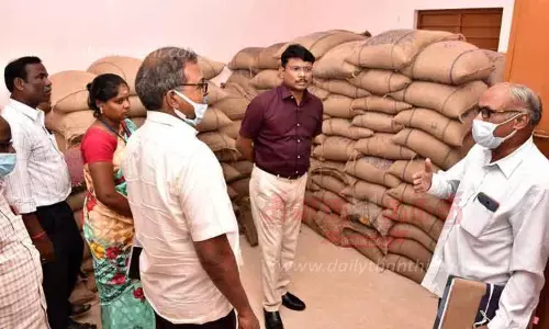 நியாயவிலை கடைகளில் கலெக்டர் திடீர் ஆய்வு