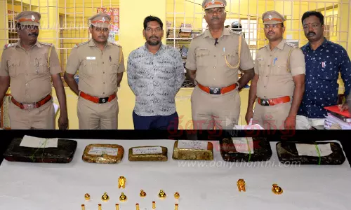 கோவில்களில் அம்மன் தாலிகளை திருடிய கொள்ளையன் சிக்கினான். உருக்கி வைத்த வெள்ளிக்கட்டி, நகைகள் மீட்பு