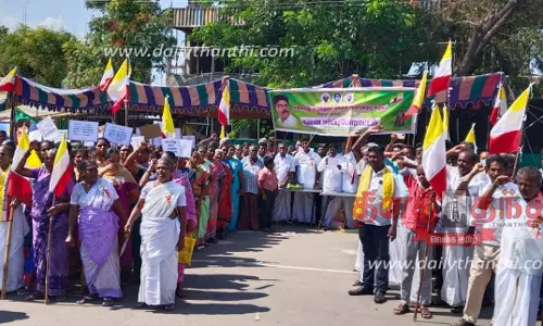 அந்தியூரில் சலவை-சவர தொழிலாளர்கள் ஆர்ப்பாட்டம்