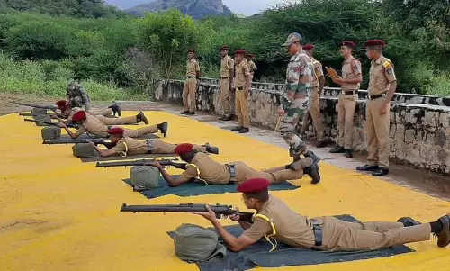 என்.சி.சி. மாணவர்களுக்கு துப்பாக்கி சுடும் பயிற்சி என்.சி.சி. மாணவர்களுக்கு துப்பாக்கி சுடும் பயிற்சி