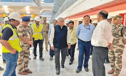 சென்னை விமான நிலைய புதிய முனையத்தில் மத்திய மந்திரி வி.கே.சிங் ஆய்வு