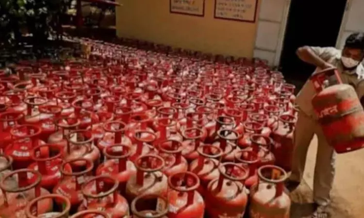 19 கிலோ எடை கொண்ட வணிக பயன்பாட்டுக்கான சிலிண்டர் விலை ரூ.25 உயர்வு 19 கிலோ எடை கொண்ட வணிக பயன்பாட்டுக்கான சிலிண்டர் விலை ரூ.25 உயர்வு