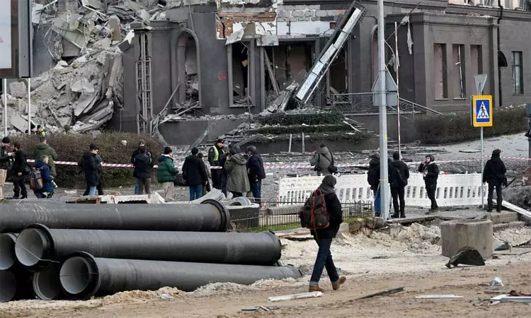 உக்ரைனின் கிவ் நகரம் மீது ரஷியா ஏவுகணை தாக்குதல்