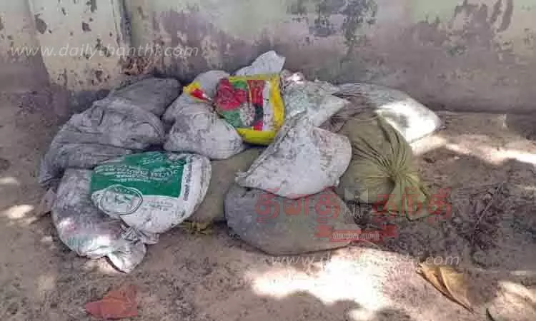 250 கிலோ கடல் அட்டைகள் பறிமுதல் 250 கிலோ கடல் அட்டைகள் பறிமுதல்