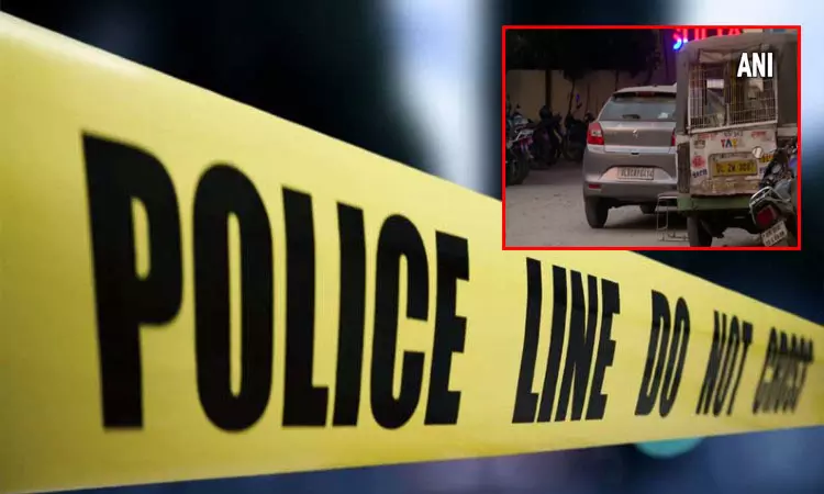 டெல்லி:  இளம்பெண் மீது கார் மோதி உடலை சில கி.மீ. தூரம் இழுத்து சென்ற அவலம்