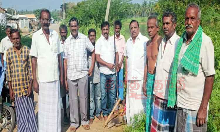 ஏ.நாகூர் ஊராட்சியில் கான்கிரீட் சாலை அமைக்கும் பணி