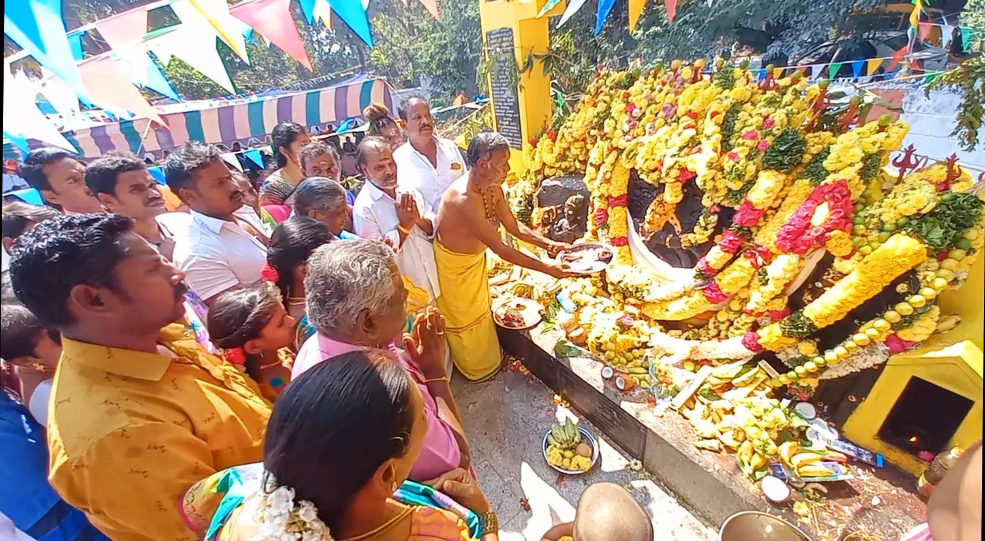 அதியமான்கோட்டை வீரகாரன் கோவில் திருவிழா