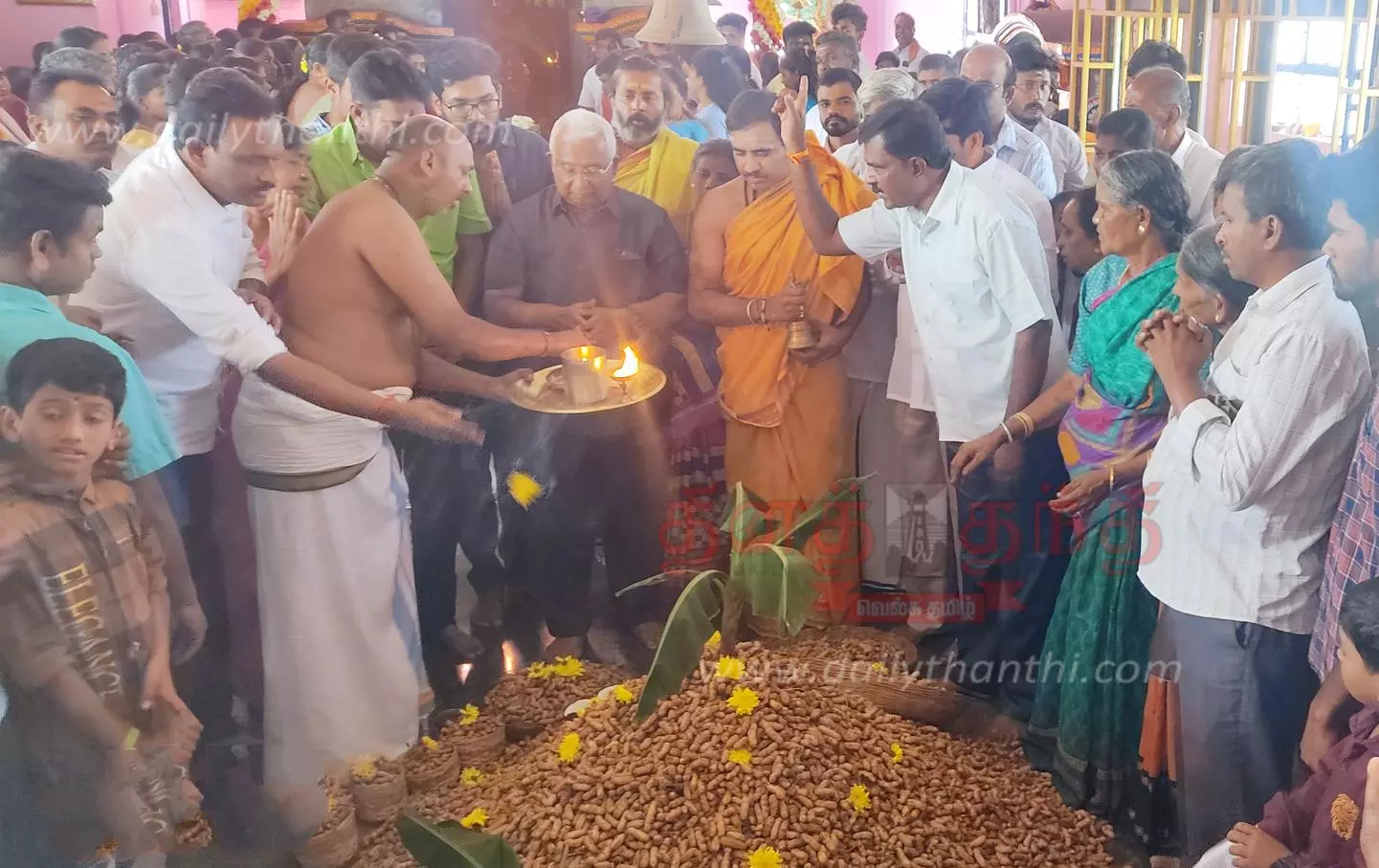 வரசித்தி ஆஞ்சநேயர் கோவிலில் சிறப்பு பூஜை