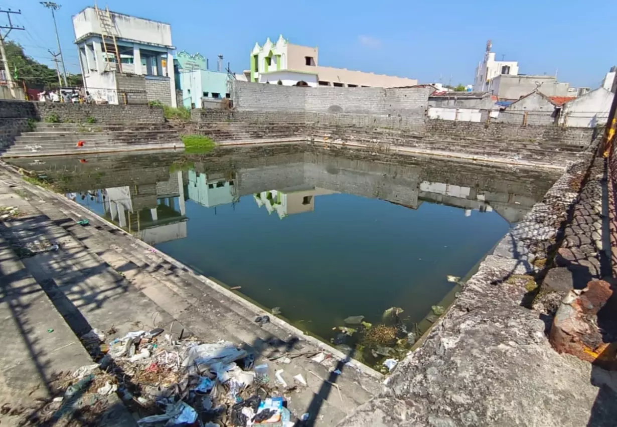 பராமரிப்பின்றி காணப்படும் ஆங்கிலேயர் கால குளம்-சீரமைக்க பொதுமக்கள் வலியுறுத்தல்
