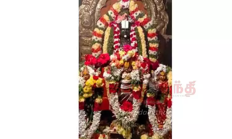 சிறப்பு அலங்காரத்தில் பெருமாள்