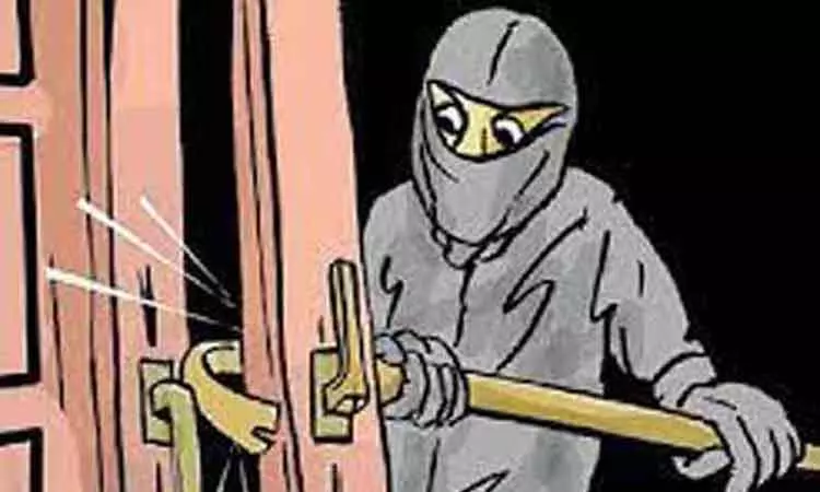 பூதப்பாண்டி அருகே ஓட்டலில் ரூ.50 ஆயிரம் திருட்டு பூதப்பாண்டி அருகே ஓட்டலில் ரூ.50 ஆயிரம் திருட்டு