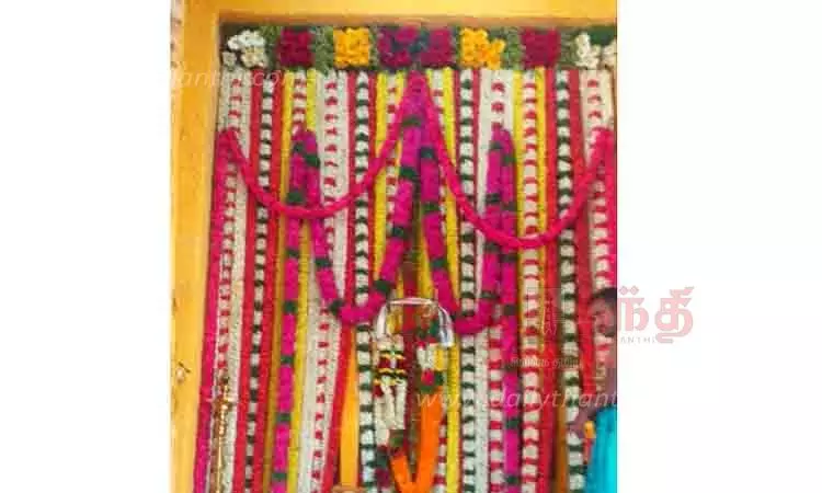 ஆங்கில புத்தாண்டு: கோவில்களில் சிறப்பு பூஜை - திரளான பக்தர்கள் சாமி தரிசனம்