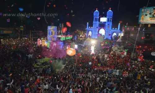 ஈரோட்டில்பொதுமக்கள் புத்தாண்டு கொண்டாட்டம்;கிறிஸ்தவ ஆலயங்களில் நள்ளிரவு பிரார்த்தனை