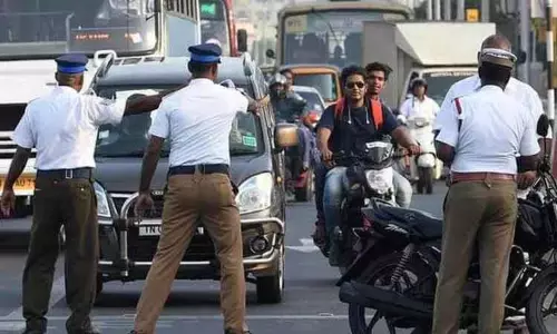 சென்னையில், புத்தாண்டு கொண்டாட்டத்தின் போது போக்குவரத்து விதிமீறல் :  932 வாகனங்கள் பறிமுதல்