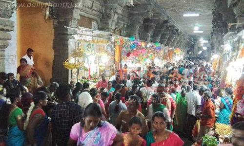 பக்தர்கள் சிறப்பு வழிபாடு