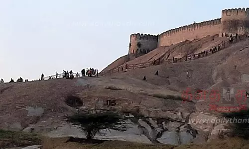 ஆங்கில புத்தாண்டையொட்டிமலைக்கோட்டையில் குவிந்த பொதுமக்கள்நகரின் அழகை கண்டு ரசித்தனர்