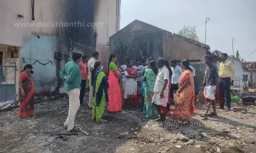 மோகனூரில் 4 பேர்  பலியான சம்பவம்:பட்டாசு வியாபாரி வீட்டில்அதிகாரிகள் ஆய்வுகளையிழந்த புத்தாண்டு கொண்டாட்டம்