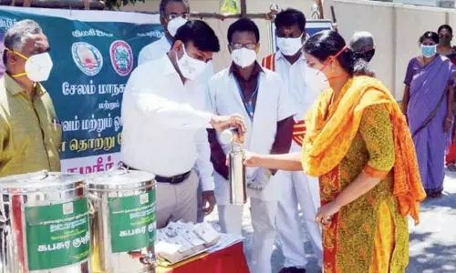 கபசுர குடிநீரை வாங்க தமிழகத்துடன் மத்திய அரசு பேச்சுவார்த்தை - இந்தியா முழுவதும் வினியோகிக்க திட்டம் கபசுர குடிநீரை வாங்க தமிழகத்துடன் மத்திய அரசு பேச்சுவார்த்தை - இந்தியா முழுவதும் வினியோகிக்க திட்டம்