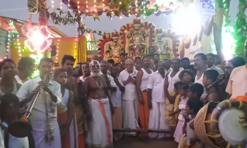 ஸ்ரீனிவாச பெருமாள் கோவிலில் சொர்க்கவாசல் திறப்பு ஸ்ரீனிவாச பெருமாள் கோவிலில் சொர்க்கவாசல் திறப்பு