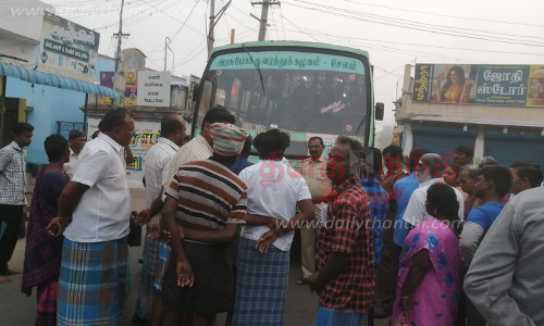 கபிலர்மலையில்அரசு பஸ்சை சிறைபிடித்து பொதுமக்கள் போராட்டம்ேபாக்குவரத்து பாதிப்பு