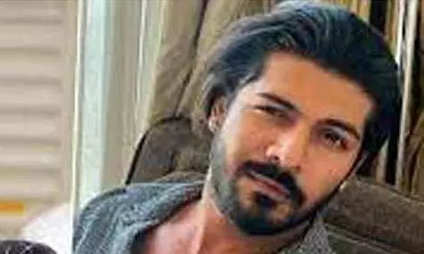 சிறையில் அடைக்கப்பட்டு உள்ள நடிகர் ஷீசன் கான் தலைமுடியை வெட்டிக்கொள்ள தேவையில்லை- கோர்ட்டு உத்தரவு