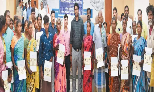 காஞ்சீபுரத்தில் மக்கள் குறைதீர்க்கும் நாள் கூட்டம்; 24 பயனாளிகளுக்கு ரூ.15 லட்சம் நலத்திட்ட உதவி வழங்கிய மாவட்ட வருவாய் அலுவலர் காஞ்சீபுரத்தில் மக்கள் குறைதீர்க்கும் நாள் கூட்டம்; 24 பயனாளிகளுக்கு ரூ.15 லட்சம் நலத்திட்ட உதவி வழங்கிய மாவட்ட வருவாய் அலுவலர்