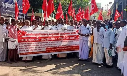 கட்டுமான தொழிலாளர்கள் ஆர்ப்பாட்டம் கட்டுமான தொழிலாளர்கள் ஆர்ப்பாட்டம்