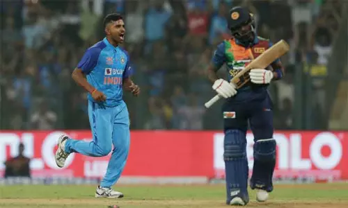 இலங்கைக்கு எதிரான முதல் டி-20: இந்திய அணி 2 ரன்கள் வித்தியாசத்தில் த்ரில் வெற்றி