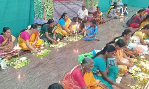 வேணுகோபால கிருஷ்ணன் கோவிலில் விளக்கு பூஜை வேணுகோபால கிருஷ்ணன் கோவிலில் விளக்கு பூஜை