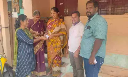 கரூரில் பொங்கல் பரிசு தொகுப்பு டோக்கன் வினியோகம் தொடங்கியது