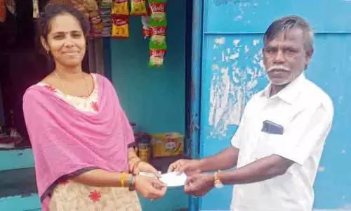 பொங்கல் பரிசு தொகுப்பு வழங்குவதற்கான டோக்கன் வினியோகம்