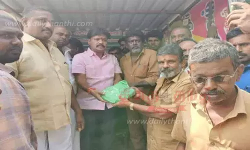 ஆட்டோ டிரைவர்களுக்கு இலவச சீருடை