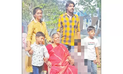 கார் மீது லாரி மோதல்: ஒரே குடும்பத்தை சேர்ந்த 5 பேர் பலி