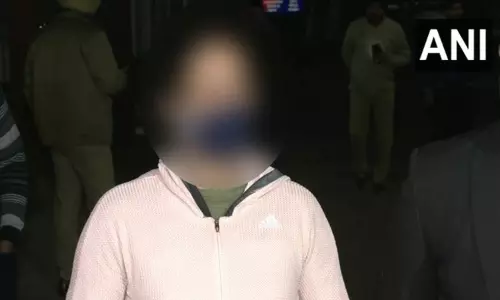 ரூ.1 கோடி தருகிறோம்; நாட்டை விட்டு போ: மந்திரி மீது பாலியல் புகார் அளித்த பெண் பயிற்சியாளருக்கு மிரட்டல் ரூ.1 கோடி தருகிறோம்; நாட்டை விட்டு போ: மந்திரி மீது பாலியல் புகார் அளித்த பெண் பயிற்சியாளருக்கு மிரட்டல்