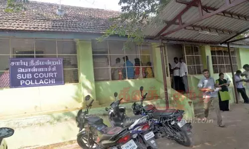 சாலை விரிவாக்க பணிக்காக பழைய தாலுகா அலுவலகத்திற்கு கோர்ட்டுகள் இடமாற்றம்