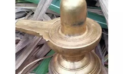 திருக்கோவிலூர் அருகே கரும்பு வயலில் கிடந்த சிவலிங்கம், நந்தி சிலை போலீசார் விசாரணை