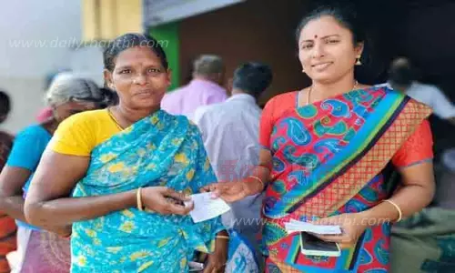 பொங்கல் பரிசு தொகுப்பு டோக்கன் கவுன்சிலர்கள் மூலம் வினியோகம் பொங்கல் பரிசு தொகுப்பு டோக்கன் கவுன்சிலர்கள் மூலம் வினியோகம்