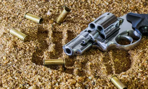 இந்த ஆண்டின் முதல் 3 நாட்களில் அமெரிக்காவில் நடந்த துப்பாக்கிச்சூடு சம்பவங்களில் 130 பேர் பலி இந்த ஆண்டின் முதல் 3 நாட்களில் அமெரிக்காவில் நடந்த துப்பாக்கிச்சூடு சம்பவங்களில் 130 பேர் பலி