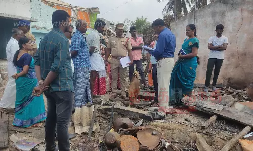 மோகனூரில்வெடி விபத்து நடந்த இடத்தை அதிகாரி ஆய்வு மோகனூரில்வெடி விபத்து நடந்த இடத்தை அதிகாரி ஆய்வு