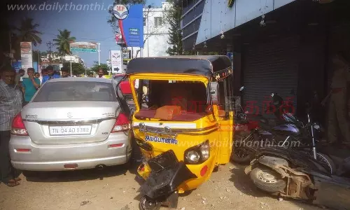 திங்கள்சந்தை அருகே தாறுமாறாக ஓடிய கார் வாகனங்கள் மீது மோதல்; 2 பேர் காயம் திங்கள்சந்தை அருகே தாறுமாறாக ஓடிய கார் வாகனங்கள் மீது மோதல்; 2 பேர் காயம்
