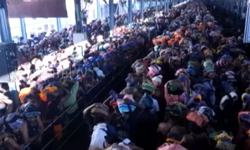 நெருங்கும் மகர விளக்கு பூஜை: சபரிமலையில் அலைமோதும் பக்தர்கள் கூட்டம் - தீவிரப்படுத்தப்படும் பாதுகாப்பு