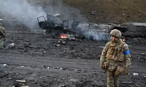 உக்ரைனில் 2 நாட்கள் போர் நிறுத்தம்: ரஷ்ய அதிபர் புதின் திடீர் அறிவிப்பு உக்ரைனில் 2 நாட்கள் போர் நிறுத்தம்: ரஷ்ய அதிபர் புதின் திடீர் அறிவிப்பு