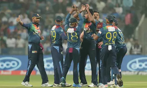 2வது டி20 - அக்சர் படேல் , சூர்யகுமார் யாதவ் அதிரடி வீண்..! இந்தியாவை வீழ்த்தி இலங்கை வெற்றி 2வது டி20 - அக்சர் படேல் , சூர்யகுமார் யாதவ் அதிரடி வீண்..! இந்தியாவை வீழ்த்தி இலங்கை வெற்றி