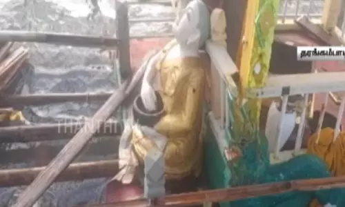 கடலில் இருந்து புத்தர் சிலையுடன் கரை நோக்கி வந்த ஆளில்லா தெப்பம்... தரங்கம்பாடி கடற்கரையில் பரபரப்பு