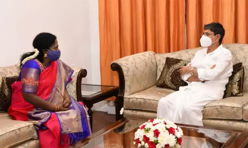 பிரிவினைவாத கருத்துக்கள் அதிகம் வர ஆரம்பமாகியிருக்கும் நேரத்தில்.... - தமிழ்நாடு கவர்னரின் கருத்துக்கு புதுச்சேரி கவர்னர் தமிழிசை விளக்கம் பிரிவினைவாத கருத்துக்கள் அதிகம் வர ஆரம்பமாகியிருக்கும் நேரத்தில்.... - தமிழ்நாடு கவர்னரின் கருத்துக்கு புதுச்சேரி கவர்னர் தமிழிசை விளக்கம்