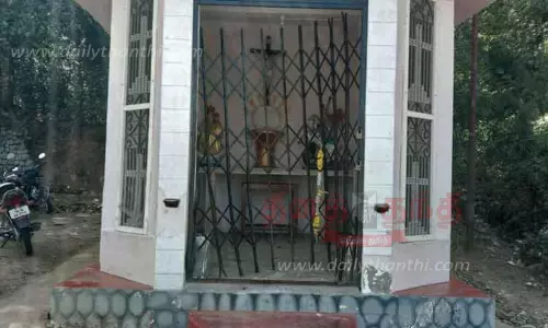 கிறிஸ்தவ ஆலயத்தை உடைத்த காட்டுயானைகள்